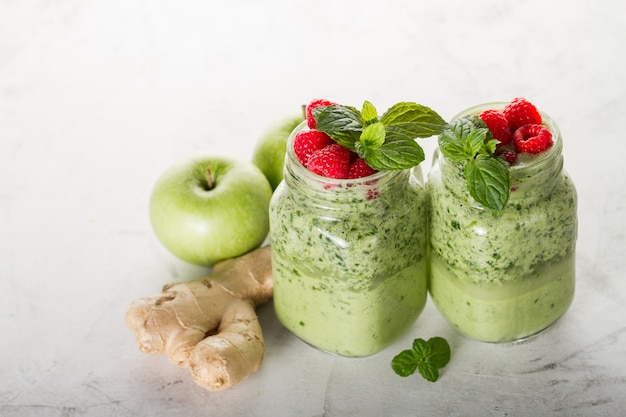 Exploring the Drawbacks of Celery Juice: Highlighting Possible Concerns