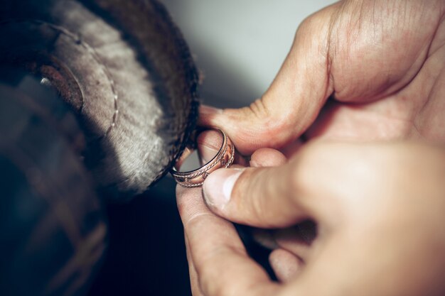 How to Assess the Authenticity of Valicci Jewelry in 2022?