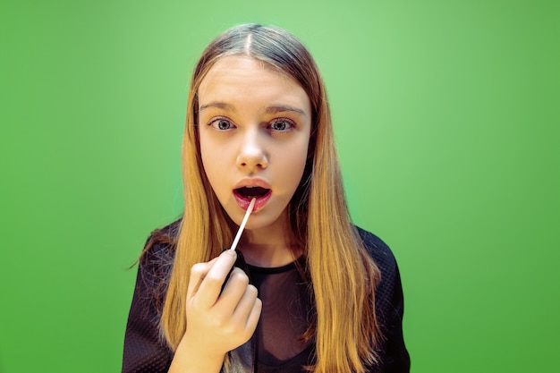Understanding the White Substance in Canker Sores: A Brief Overview of Their 8-10 Day Duration